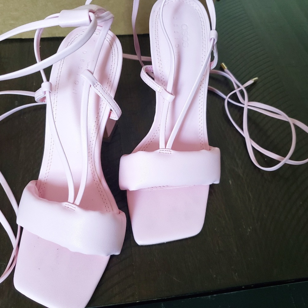 Really cute tie leg heeled sandals in pink (size 5)